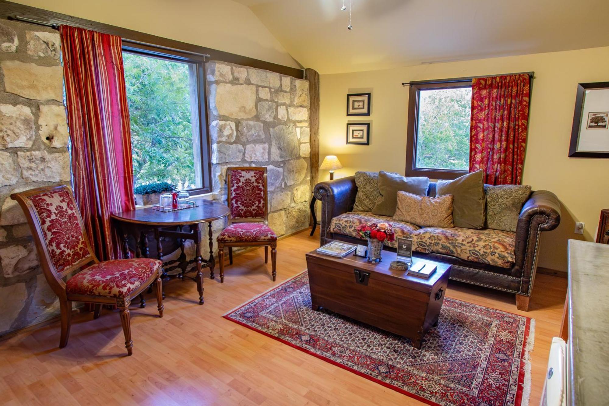 A Barn At The Quarry Bed & Breakfast Фредериксбург Екстериор снимка