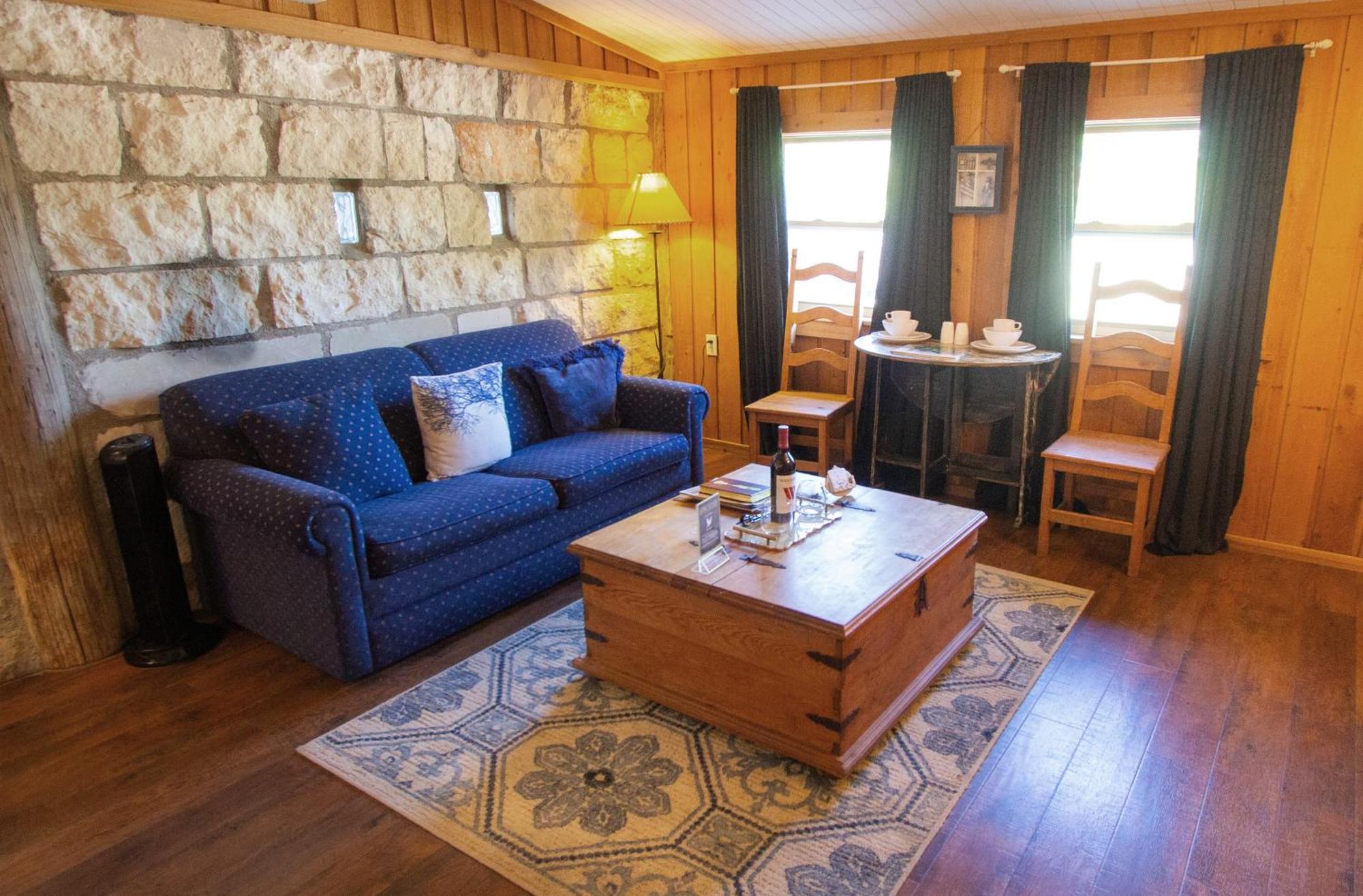 A Barn At The Quarry Bed & Breakfast Фредериксбург Екстериор снимка